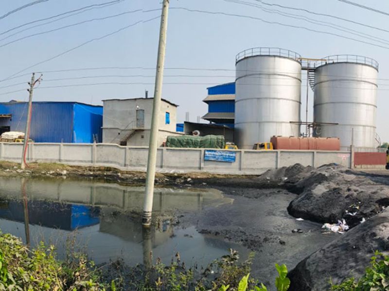 কৃষি জমিতে কারখানার বর্জ্য, বিপাকে কৃষক
